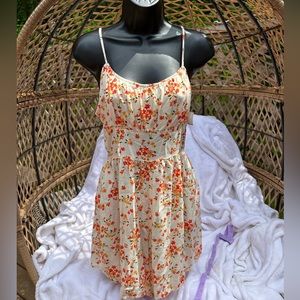 EUC Ci Sono size Medium Romper in Red‎ Floral.